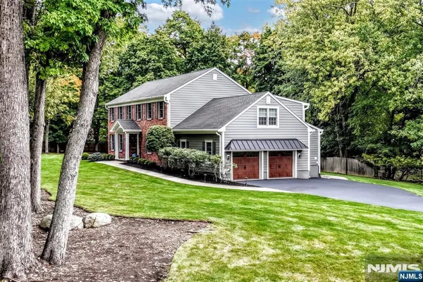 3 CANTERBURY CT