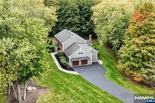 3 CANTERBURY CT