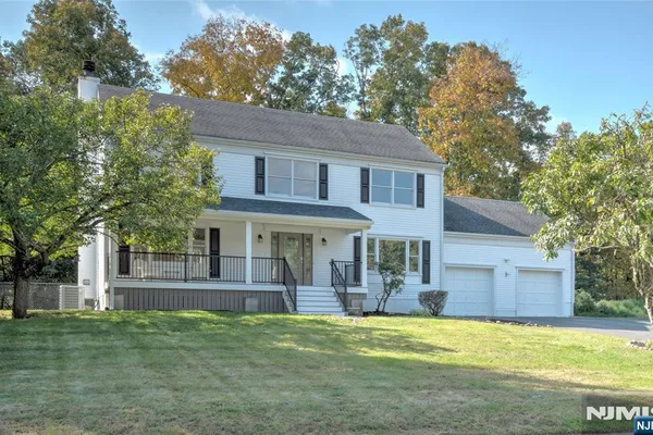 14 LAUREN CT
