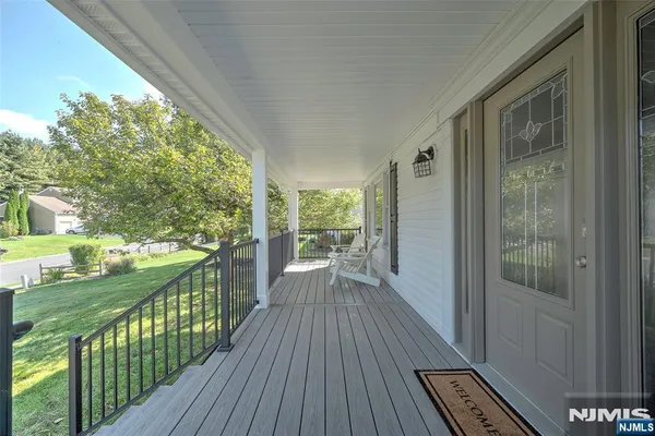 14 LAUREN CT