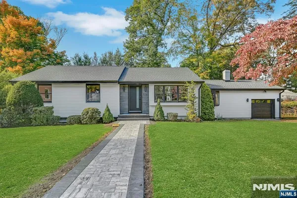 516 HARRIET PL