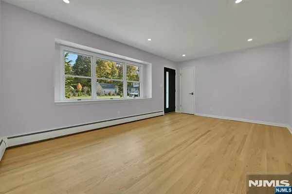516 HARRIET PL