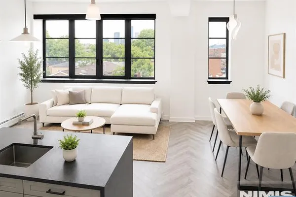 142 CHARLES ST 403