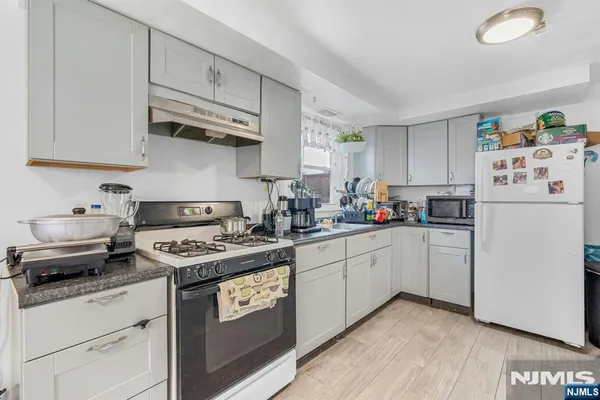 13 ALLEN ST 23