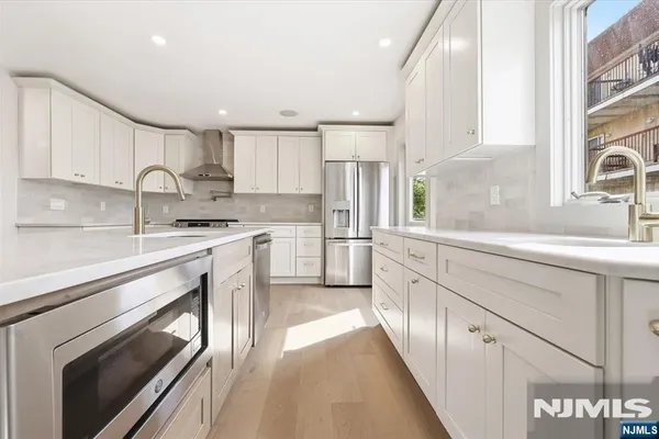 119 CEDAR ST C0119