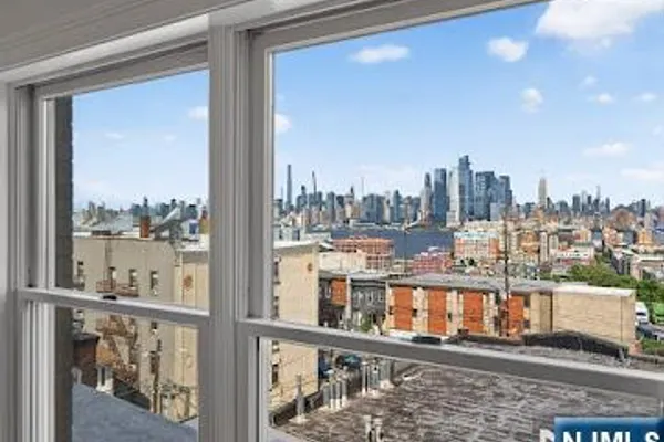315 7TH ST 703