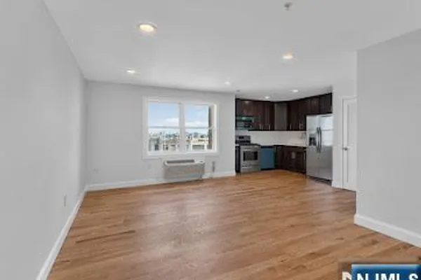 315 7TH ST 703