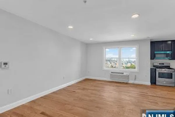 315 7TH ST 703
