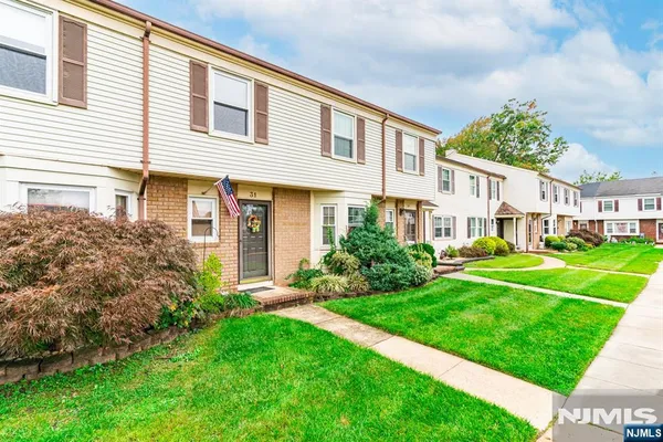 31 ASTOR CT