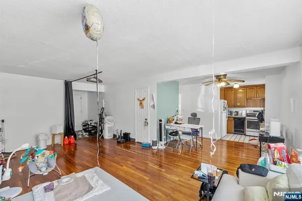 1575 CENTER AVE 1F