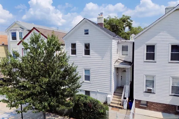 323 JOHN ST