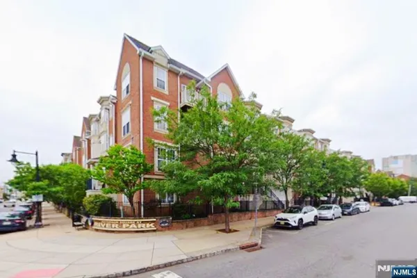 200 DEY ST 258