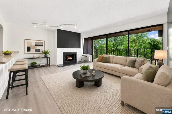 55 CLINTON PL 404