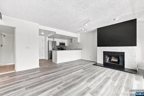 55 CLINTON PL 404