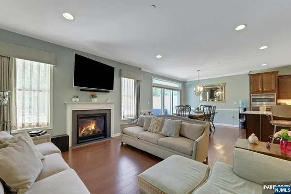 78 AUTUMN WAY 15