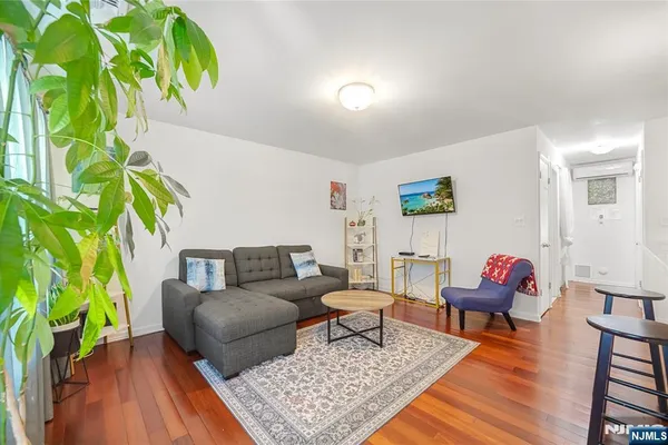 44 CORIANDER WAY 44