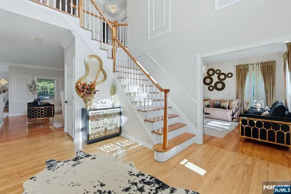 2 BUTTERNUT LN