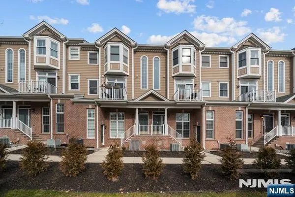397 KINGSTON CT
