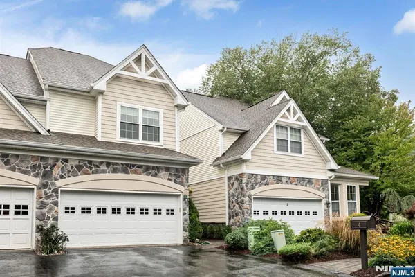4 KINGSLEY EVANS CIR