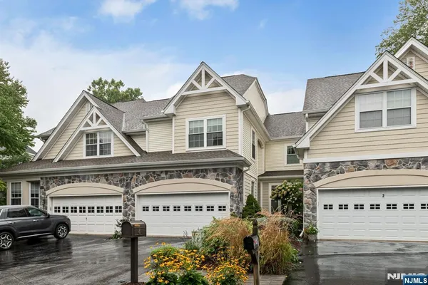 4 KINGSLEY EVANS CIR