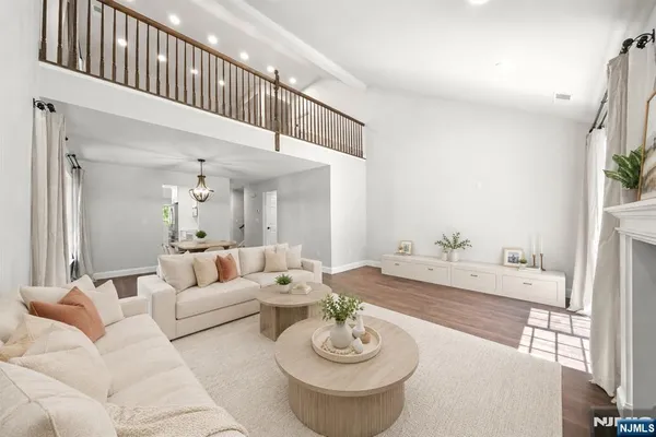 25 WOODS EDGE RD 25
