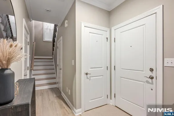 32 DOGWOOD LN