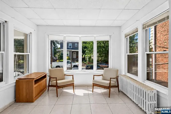 6 LINCOLN PL