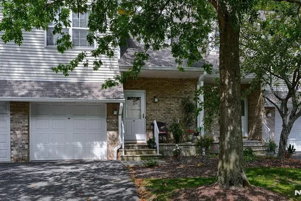 58 PARKSIDE CT