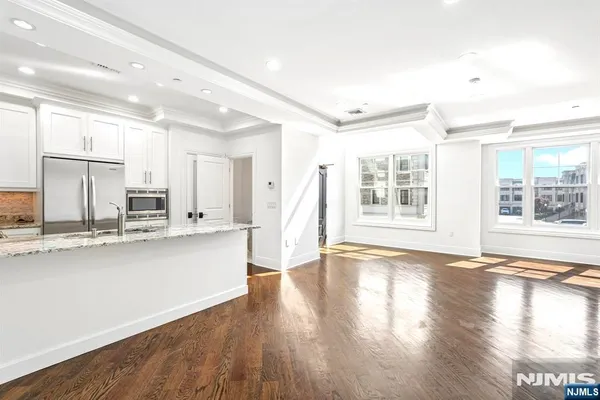 6 MARQUIS CT