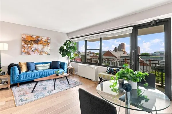 135 MONTGOMERY ST 8B