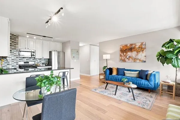 135 MONTGOMERY ST 8B