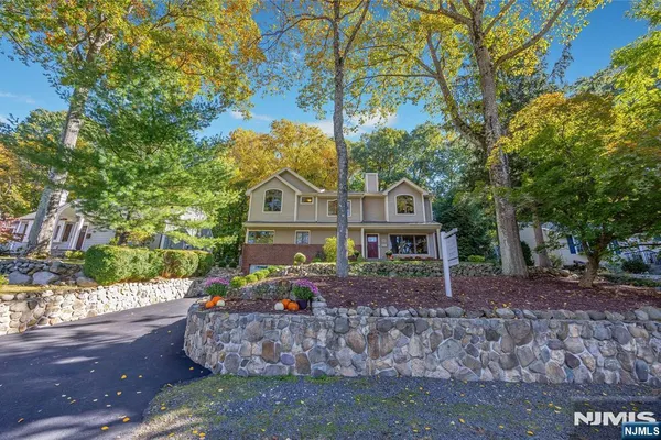 89 NORMAN DR