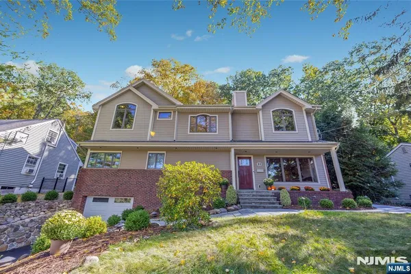89 NORMAN DR