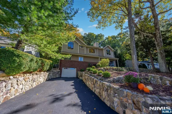 89 NORMAN DR