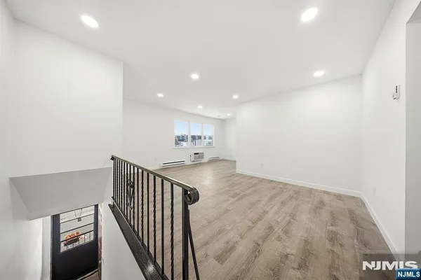 245 EDMUND AVE 3