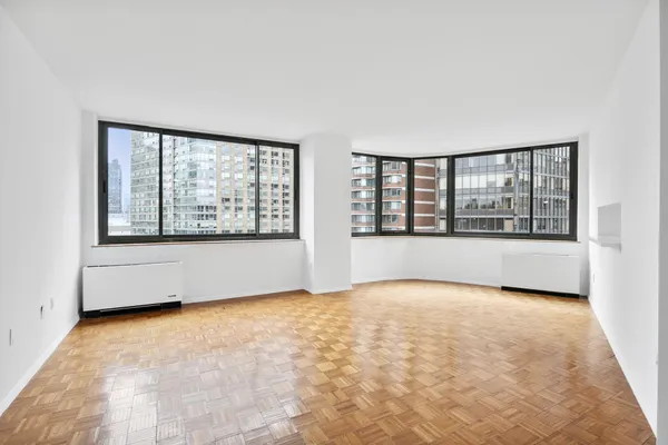 2000 BROADWAY 11F