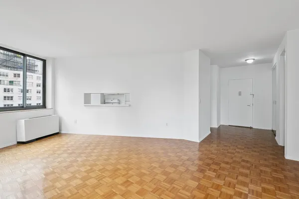 2000 BROADWAY 11F
