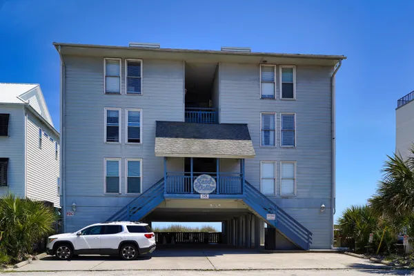 126 N WACCAMAW DR 101