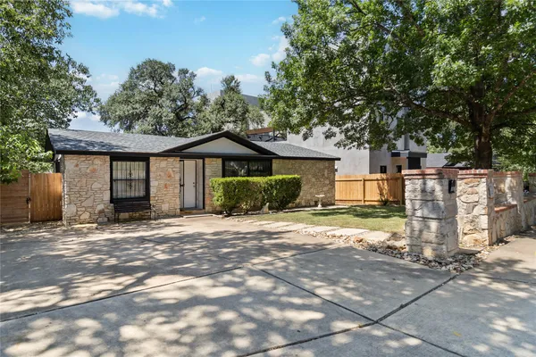 1002 WALTER ST