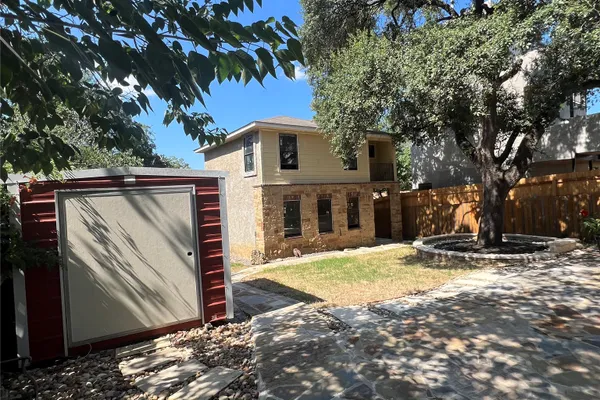 1002 WALTER ST
