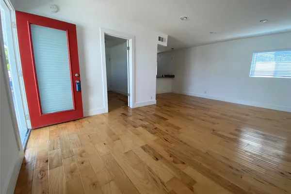 1313 E 52ND ST 202