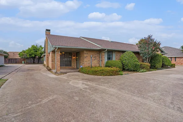 5118 LEDGESTONE DR