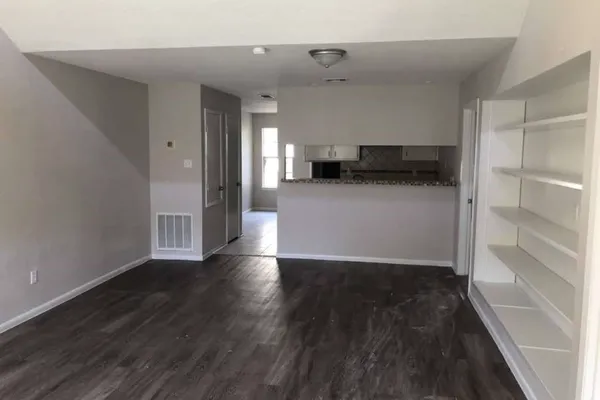 811 BUCHTA RD C
