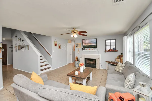 803 N VISTA DR