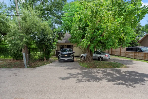 5831 GRACE LN