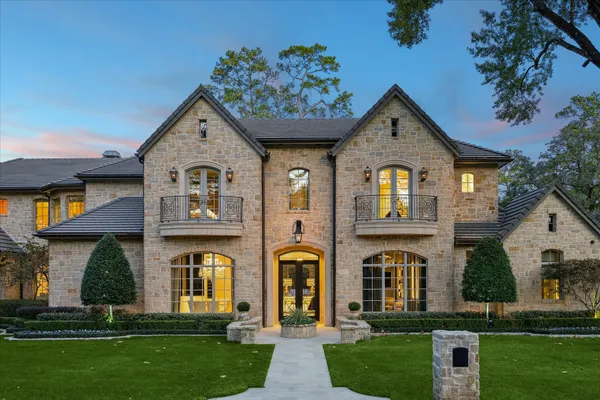220 MERRIE WAY LN