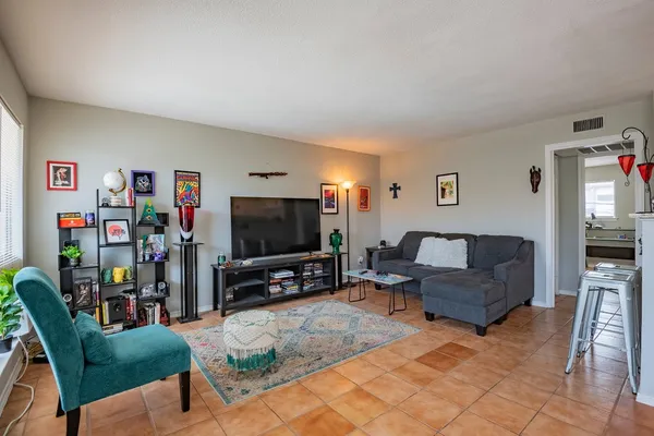 5000 BOWSER AVE 211
