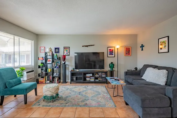 5000 BOWSER AVE 211