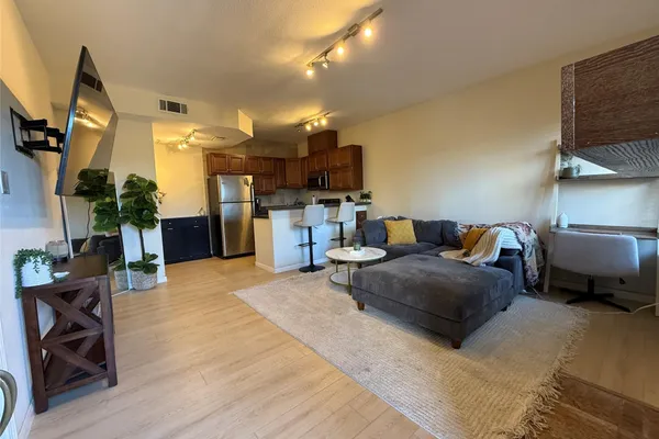 5757 E UNIVERSITY BLVD APT 22R