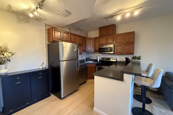 5757 E UNIVERSITY BLVD APT 22R
